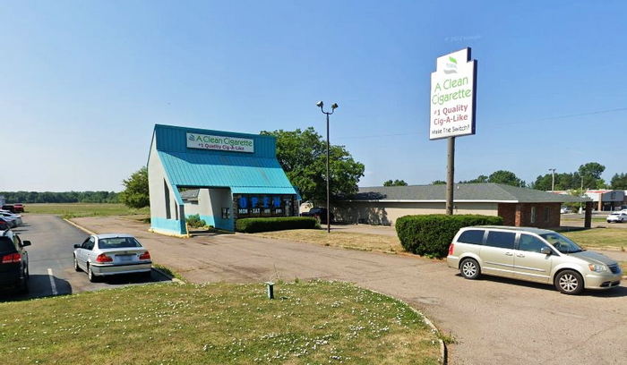 Hot n Now Hamburgers - Owosso - 1700 E Main St (newer photo)